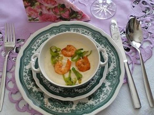 Blumenkohlcremesüppchen mit Shrimps