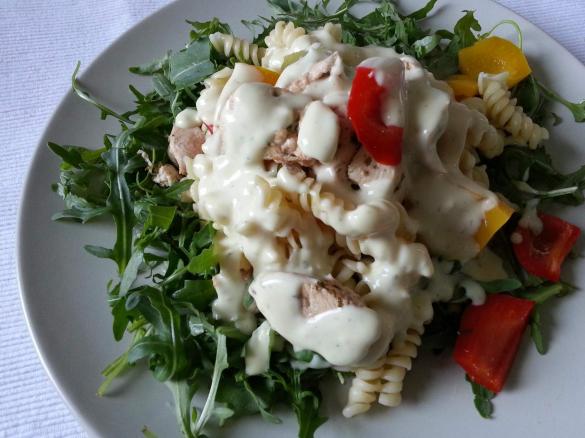 Limettenhähnchen im Nudel-Rucola-Topf