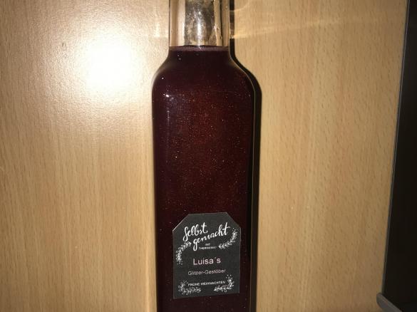 Luisa´s Glitzer-Gestöber (Sauerkirsch-Likör mit Glitzer)