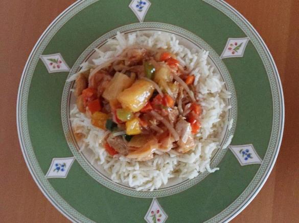 Leckere Asiapfanne süß-sauer mit Ananas und Cashewnüssen