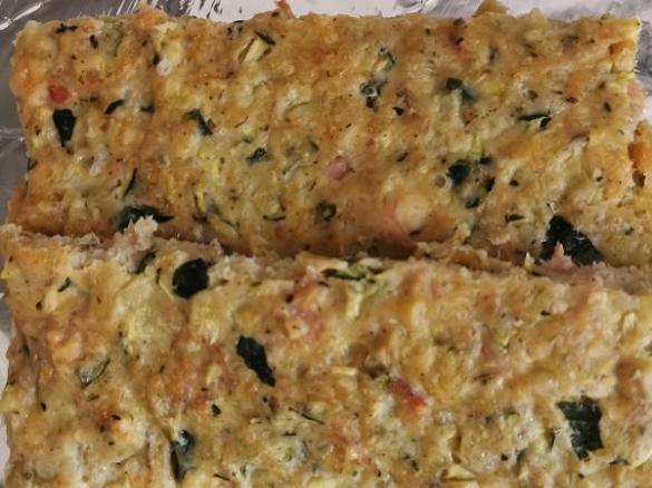 Pikanter Zucchini-Blechkuchen