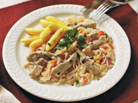 Schweinegeschnetzeltes mit Sauerkraut (aus Finessen 1/2014)