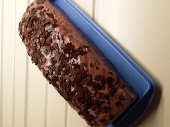 Rotweinkuchen mit Rotwein-Zuckerguß