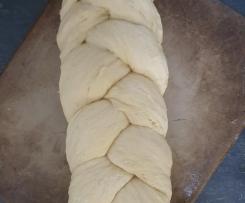 Tsourekia (griechisches Osterbrot)