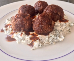 Bulgur Köfte auf Mangold Joghurt 