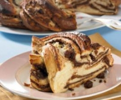 Hefekranz mit Apfel-Nuss-Füllung 