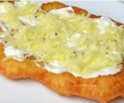 Langos Ungarische Knoblauchcreme  mit Käse