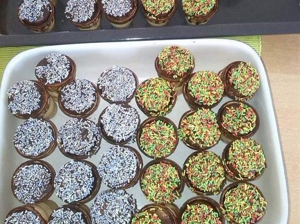 Minikuchen im Waffelbecher