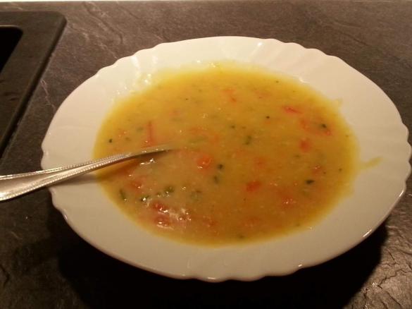 Minutensüppchen mit Gemüse und Nudeln