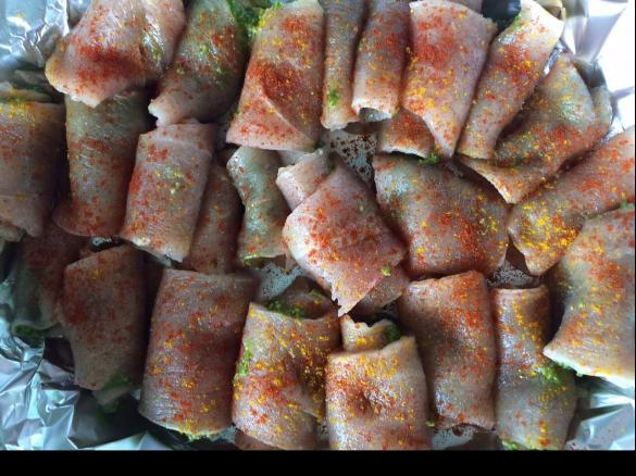 Putenröllchen gefüllt mit Basilikumpesto (All in one)