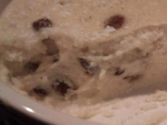 Grießbrei mit Rosinen