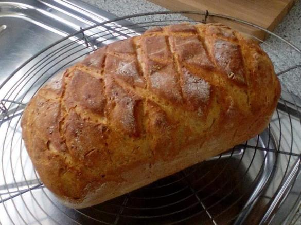 Roggenbrot mit Apfel & Röstzwiebelchen