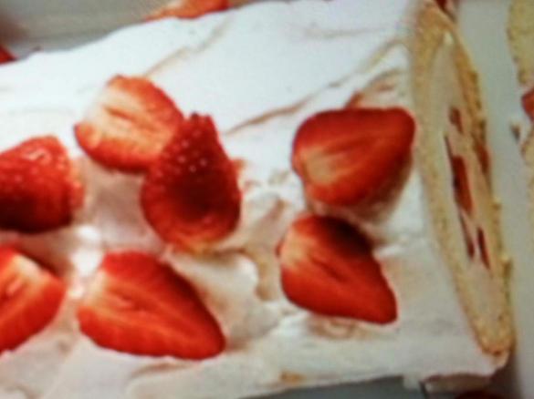 Erdbeer-Biscuitrolle