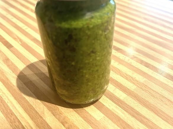 Basilikum - Haselnuss - Pesto