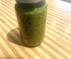 Basilikum - Haselnuss - Pesto