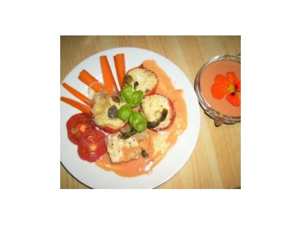 Gefüllte Hirse- Mozzarella- Tomaten mit Möhrengemüse, Tomatensauce und Tomatencremesuppe