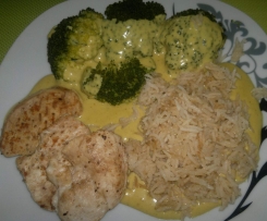 All in one Reis, Broccoli, Hähnchen-Ministeaks mit Currysauce