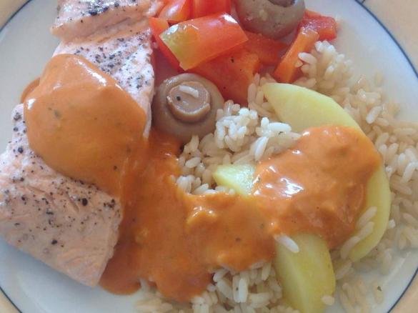 Lachs mit Reis und Gemüse