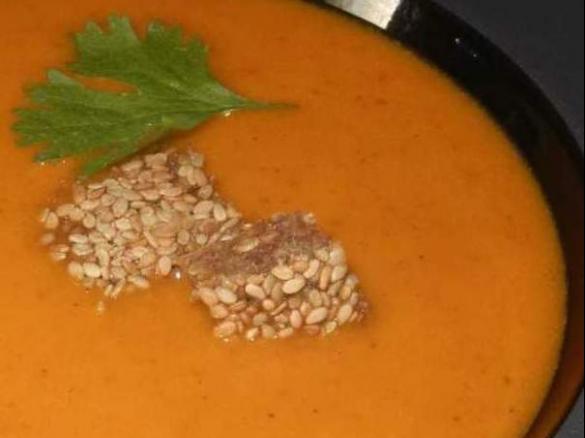 Paprika-Koriander-Suppe 