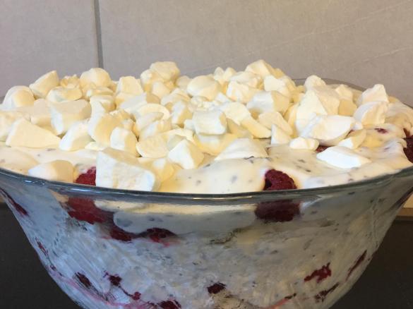 Himbeer-Baiser-Schokokuss-Dessert