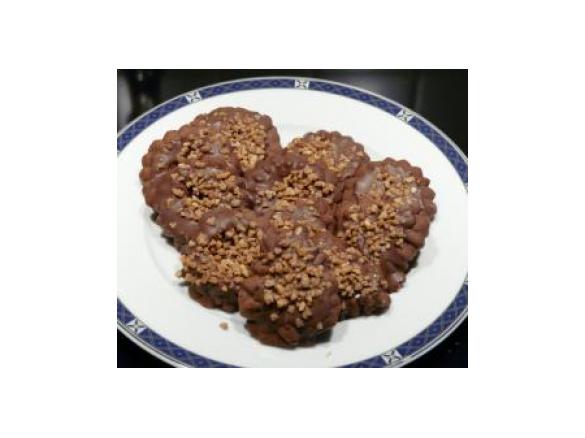 Nougatplätzchen aus der Gebäckpresse