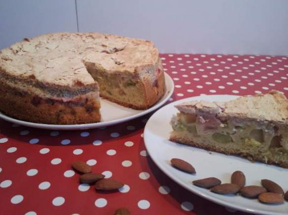 Rhabarberkuchen mit Mandelbaiser
