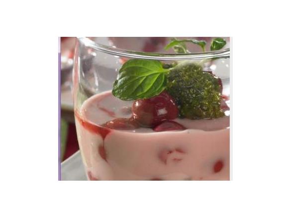 Kokos-Kirsch Kompott mit Minzpesto