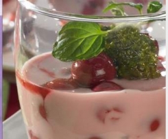 Kokos-Kirsch Kompott mit Minzpesto