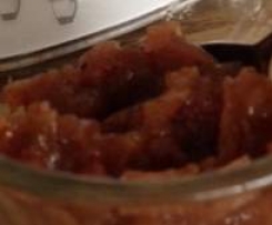 Chutney aus grünen Tomaten, Zwiebeln und Feigen