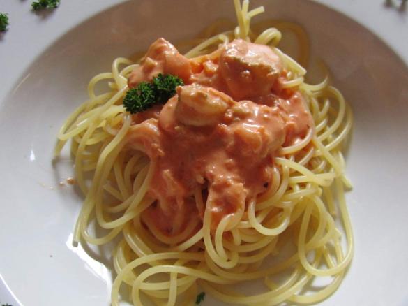 Nudeln mit Garnelensoße