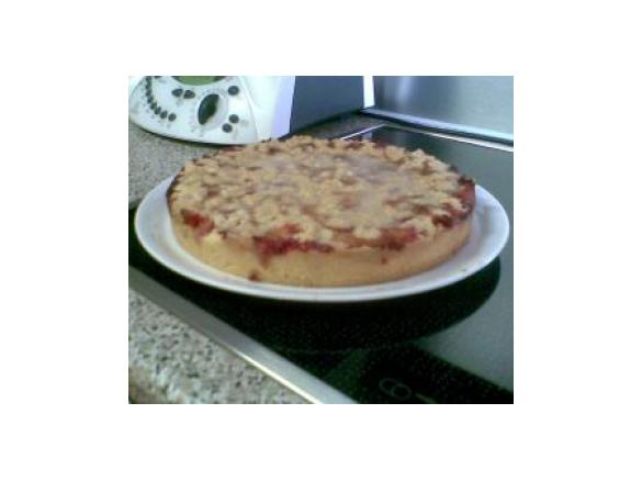 Johannisbeerstreuselkuchen mit Zuckerguss