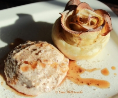 Apfelrosen mit Whiskey-Nuss-Eis