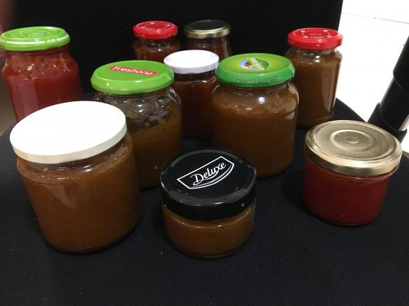 Marmelade aus scharfen Chilischoten