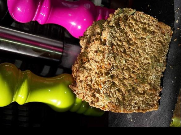 Dunkles Karotten-Walnuss-Brot