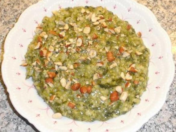 Grünkohl-Risotto mit Haselnuss-Topping