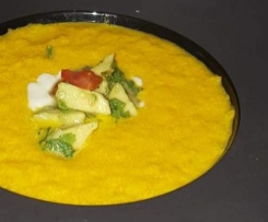 Möhren-Ingwer Suppe mit Avocado