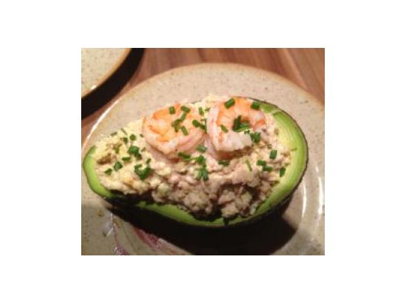 Avocado mit Garnelen und Thunfisch