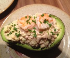 Avocado mit Garnelen und Thunfisch