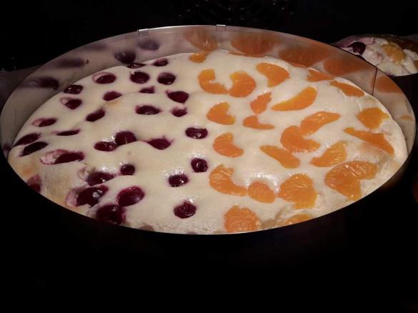 Käsekuchen mit dunklem Boden