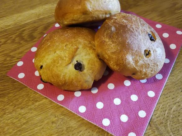 Rosinenbrötchen mit Buttermilch