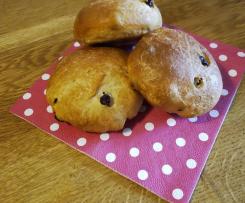 Rosinenbrötchen mit Buttermilch