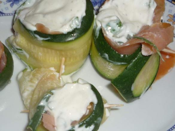 Zucchini-Lachs Röllchen