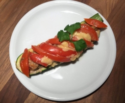 Überbackene Baguette oder Zucchini mit Hack-Füllung
