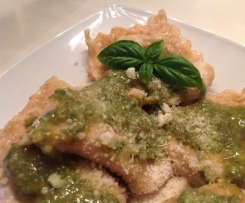 Birnen-Gorgonzola-Ravioli mit Walnuss-Pesto