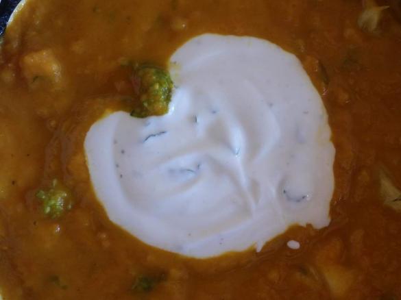 Süßkartoffelcurry mit Minzsauce