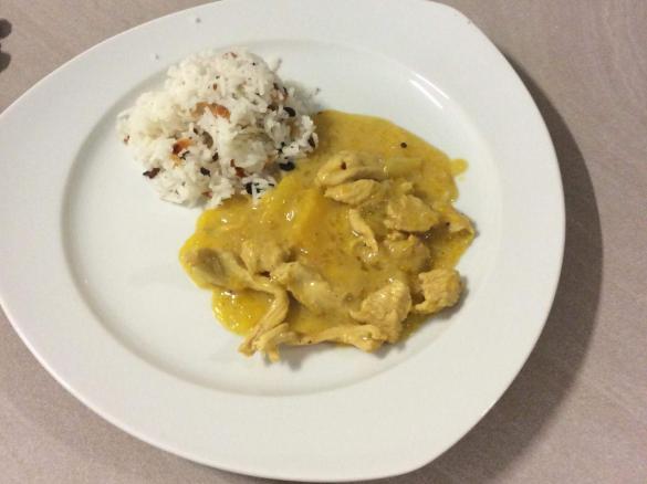 Currygeschnetzeltes mit Mandelreis