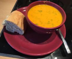 Karotten-Süßkartoffel Süppchen mit Kokosmilch und Orangen