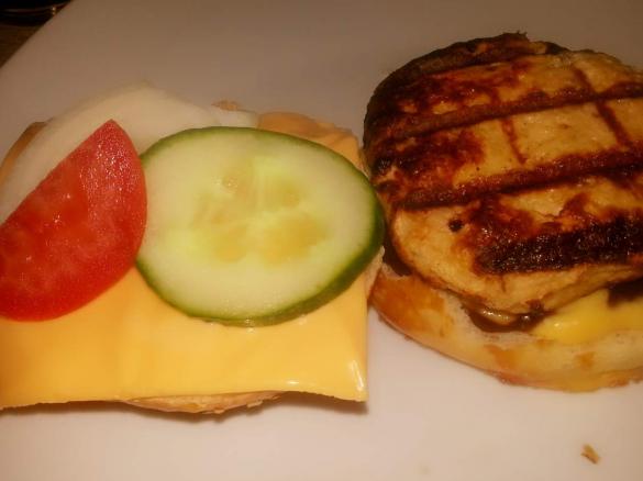 Grilled Chicken Burger - Variation vom Hähnchenburger (FINESSEN 3/2015)