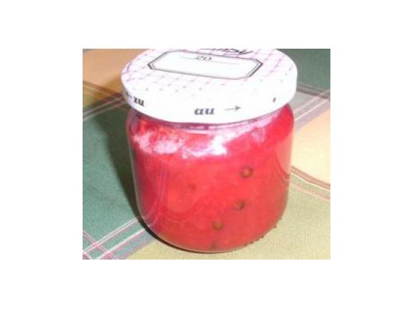 Erdbeerkonfitüre mit grünem Pfeffer