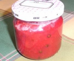 Erdbeerkonfitüre mit grünem Pfeffer